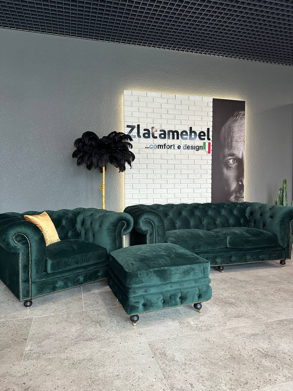 Зона вітальні з м’якими меблями в салоні ZlataMebel Ужгород