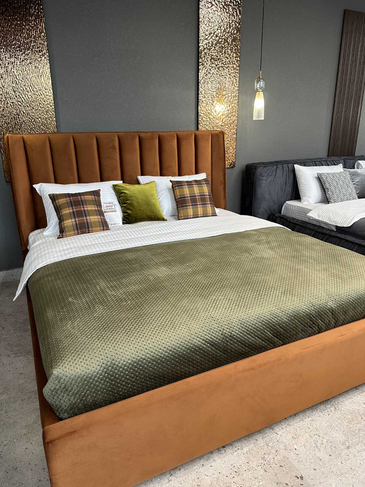 Спальна зона з ліжком Пасадена в салоні Ужгород