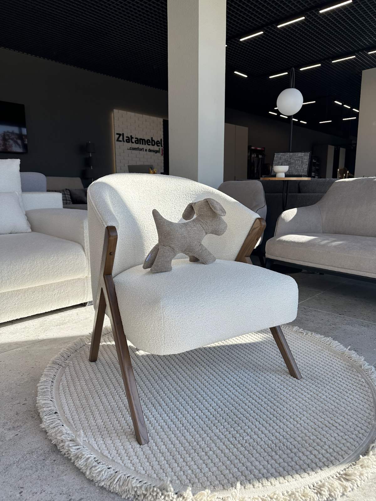 Зона з кріслом Тедді в салоні Ужгород